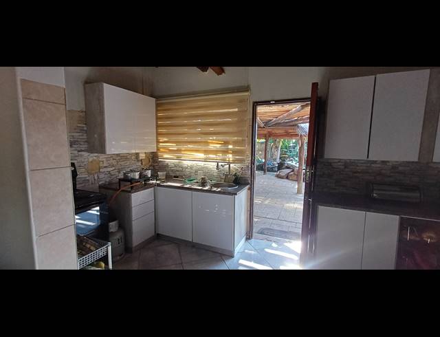 3 BEDROOM FREEHOLD FOR SALE IN KARENPARK